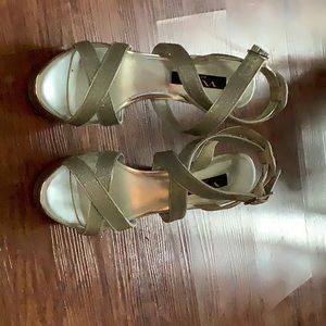Nina size 8 Silver sandal